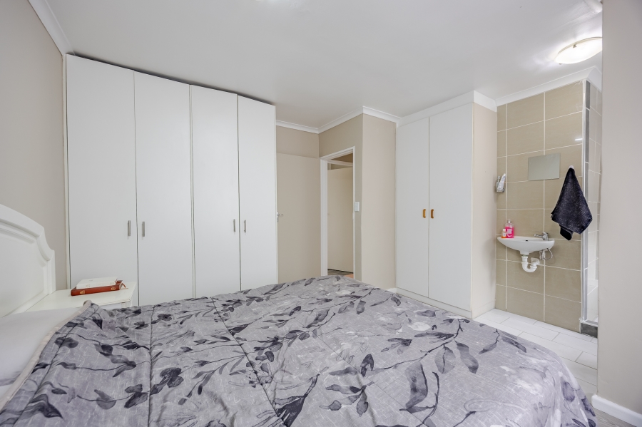 3 Bedroom Property for Sale in Oakglen Western Cape